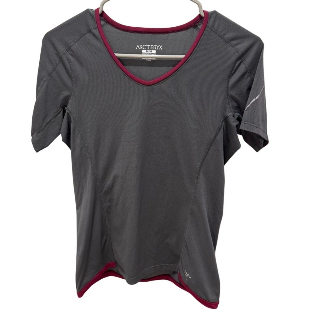 Arcteryx Phase SL Base Layer Top Womens Medium Gray Burgundy V-Neck Short Sleeve